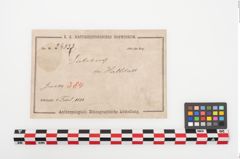 Etiketten zu Bronzehalbmondgehängefibel (NHMW-PRAE-024833)